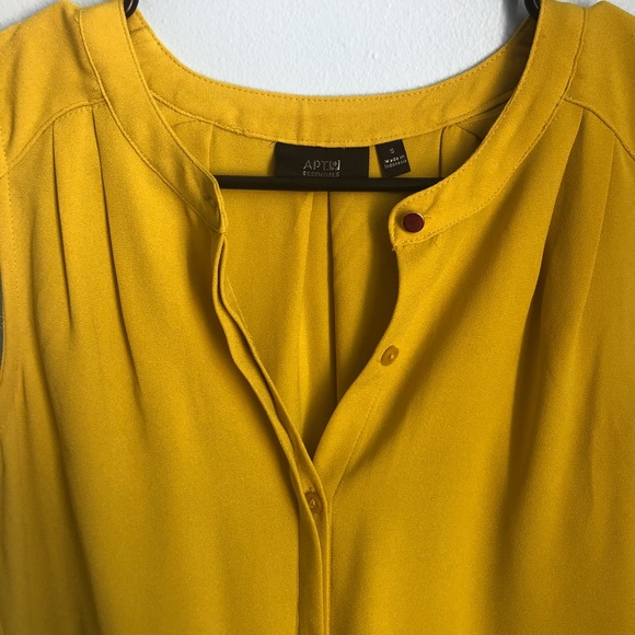 Apt. 9 Sleeveless Button Down Blouse - Picture 2 of 6